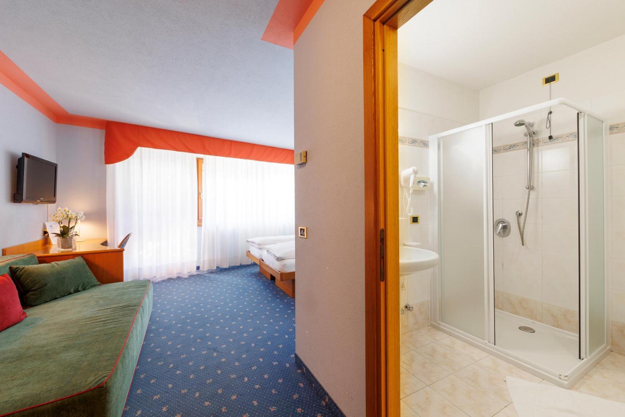 Hotel Miravalle Isolaccia Zimmer foto